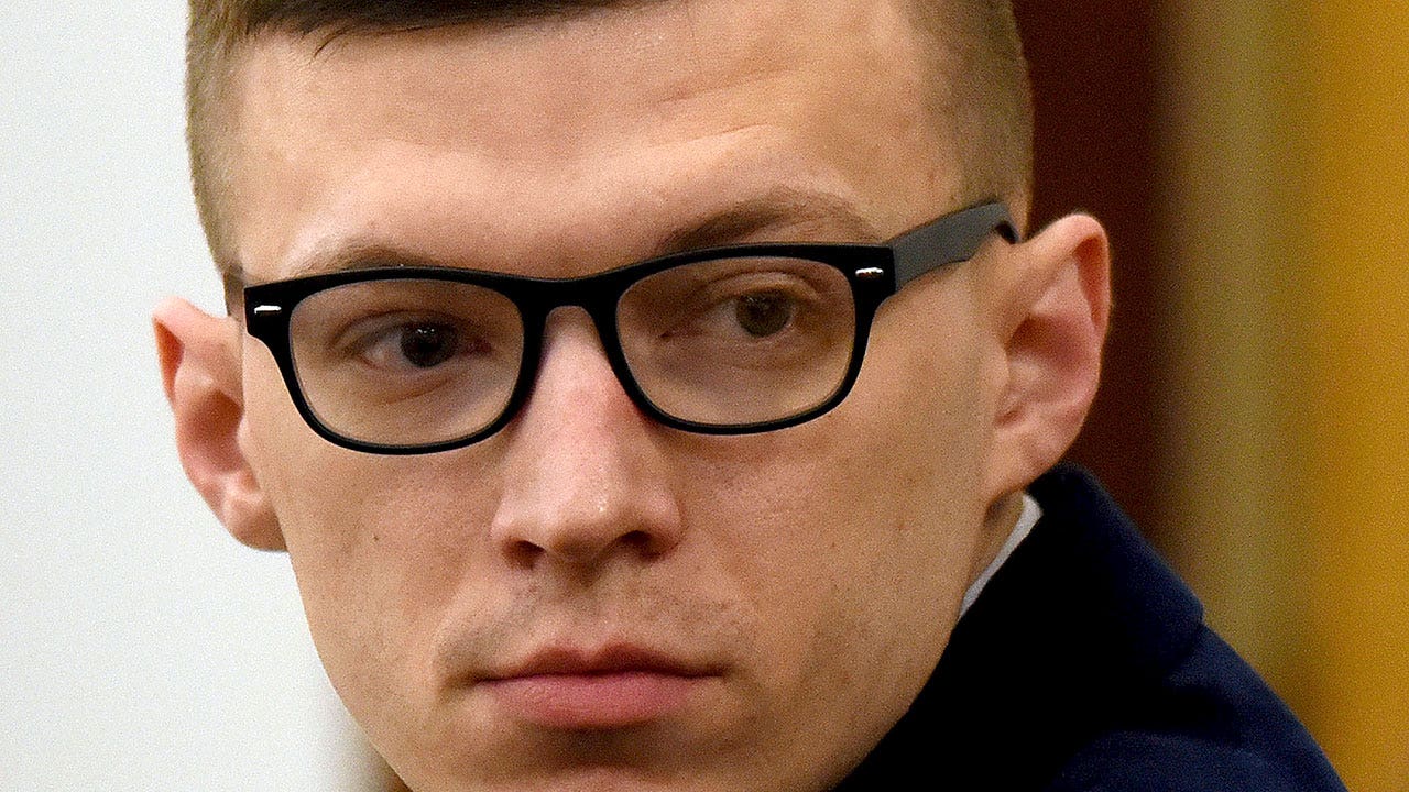 Massachusetts truck driver involved in fatal crash that killed 7 wants license back