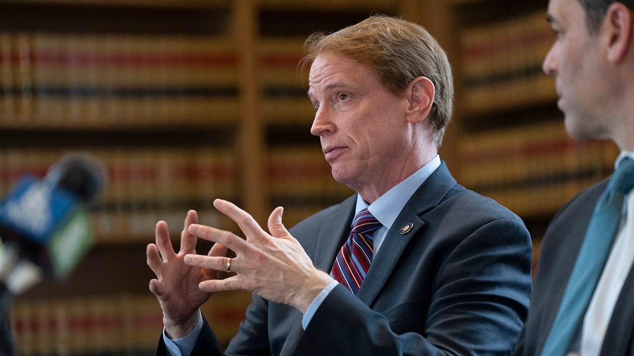 Oregon Supreme Court stops 10 GOP lawmakers from running for re-election, siding with Democrat's ballot ban