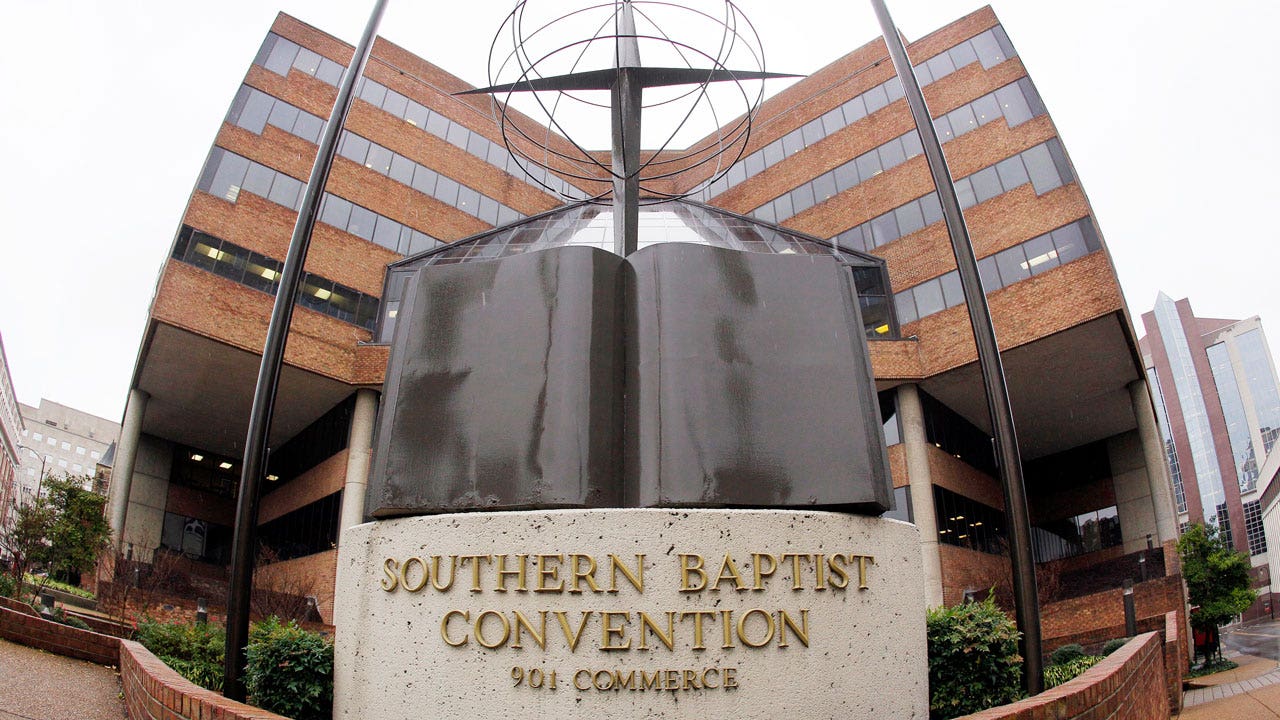 Southern Baptists shun church with female pastor, two others for defying sex abuse policy