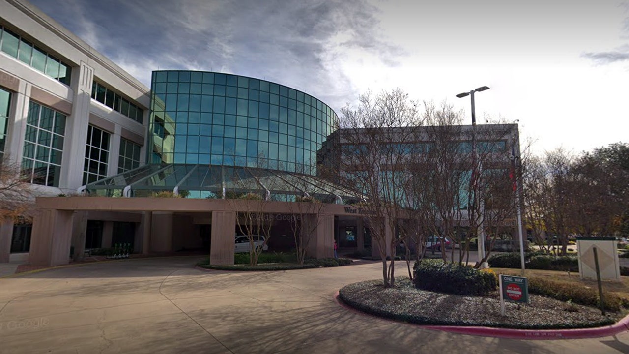 Car crashes into Texas hospital's emergency room, 1 dead, 5 injured