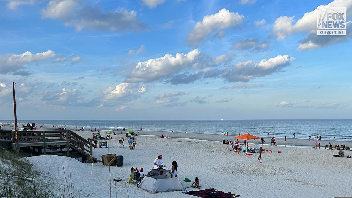 people on Jacksonville Beach