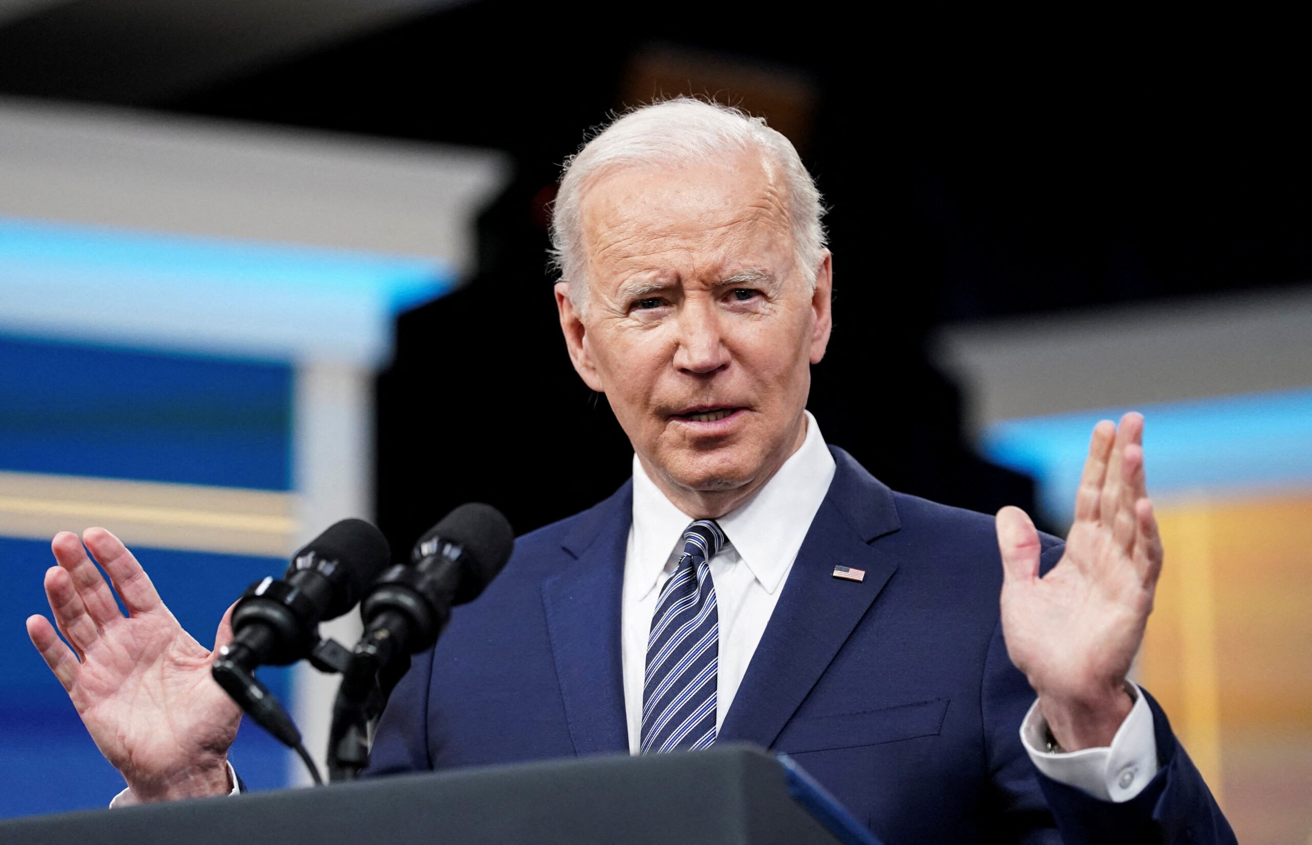Internet erupts after Biden's team wards off press as he takes questions at campaign stop: 'This is bad'
