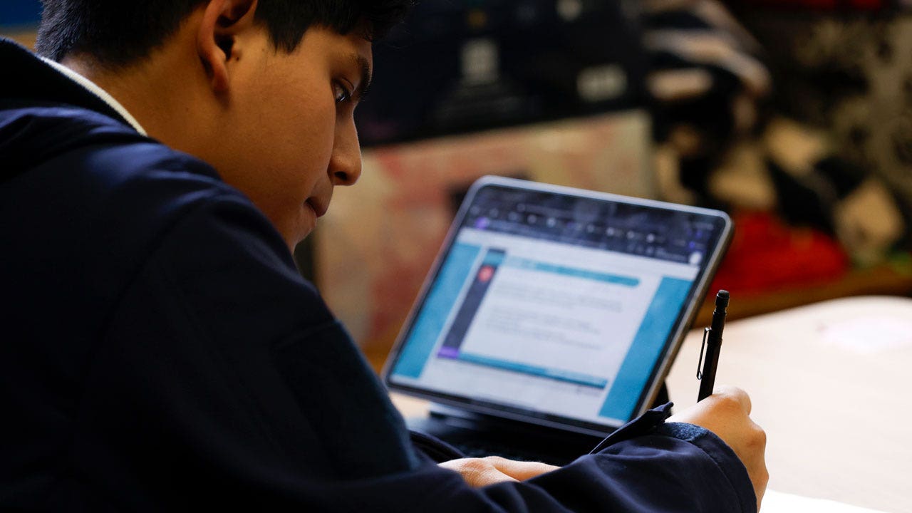 SATs are now digital and 1 hour shorter. High school students have mixed feelings.