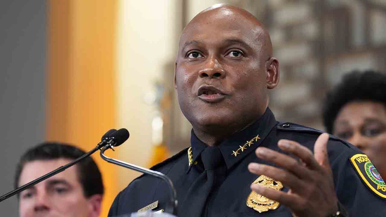 Over 260K Houston criminal cases suspended due to 'lack of personnel' code, police chief says