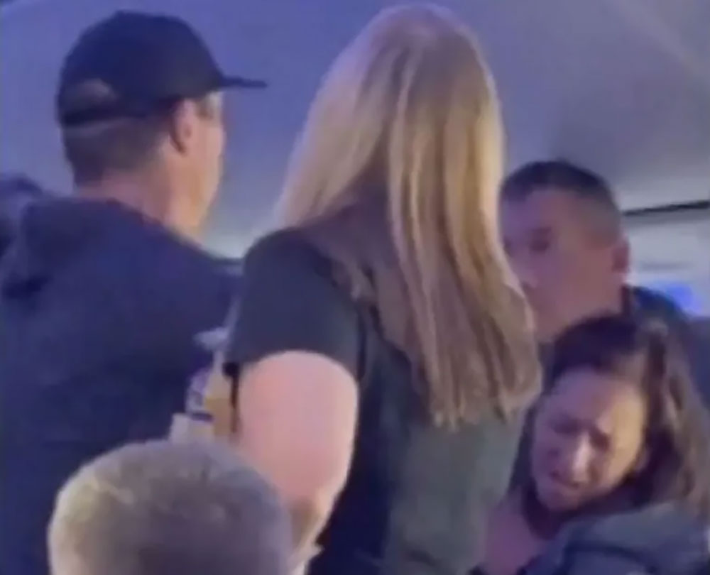 Fight breaks out aboard Southwest flight (Video)
