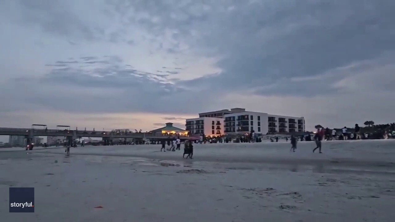 Jacksonville Beach shootings leave 1 dead, 3 hospitalized; police looking for multiple suspects