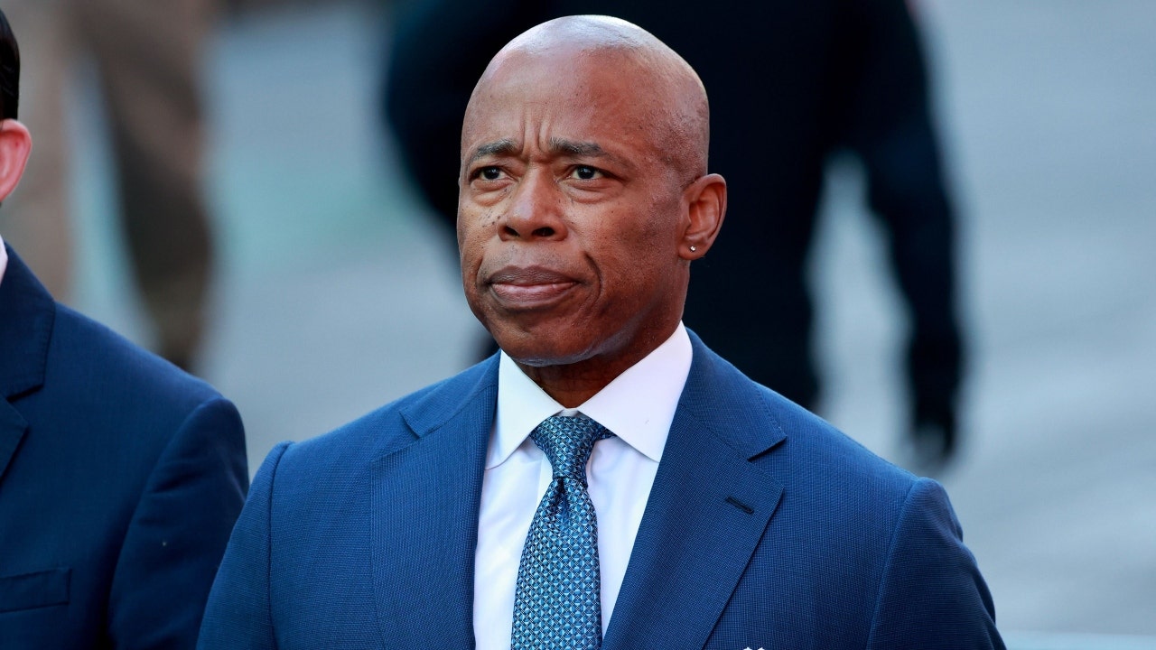 New York City mayor's aide now cooperating with federal corruption probe: report