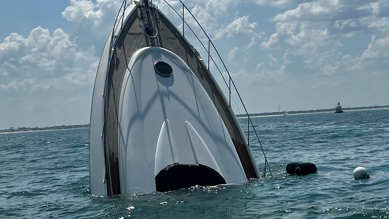 2 rescued as 80-foot yacht sinks off Florida coast