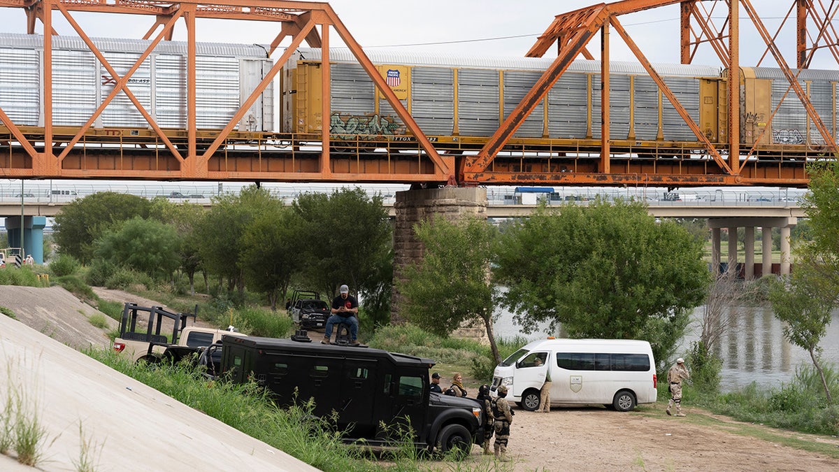U.S.-Mexico border bridge migrants