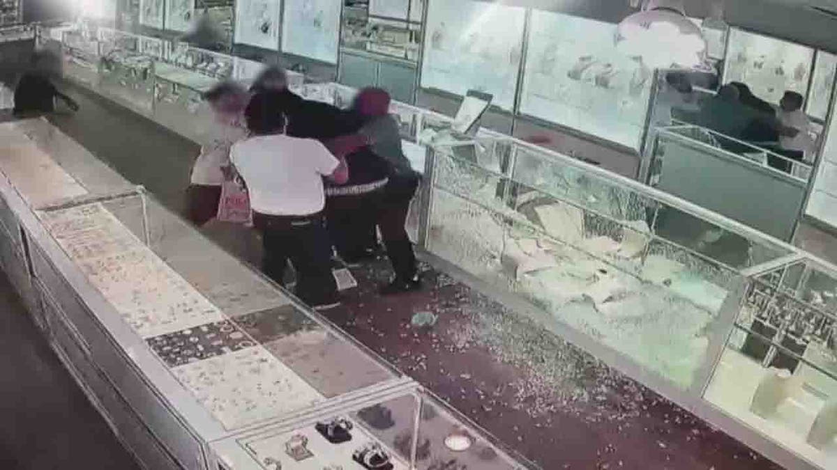 owners of jewelry store confronting thief