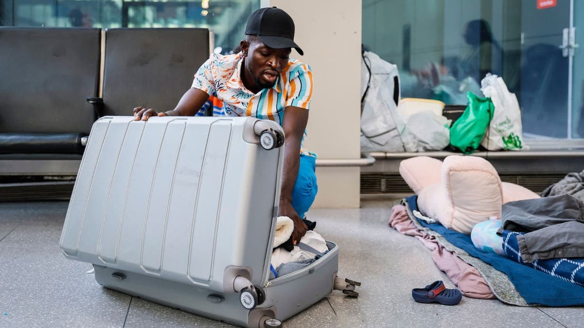 migrant in airport
