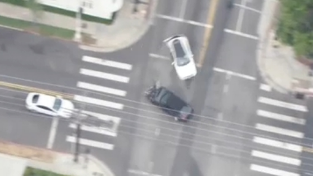 High-speed Los Angeles police chase ends in dramatic crash, video shows