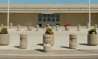 Federal prison worker dies after touching drug-laced package sent to inmate: DOJ