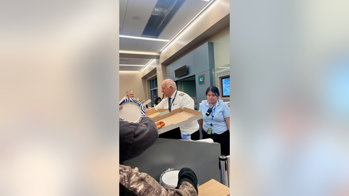 United Airlines pilot handing out pizza in New Mexico