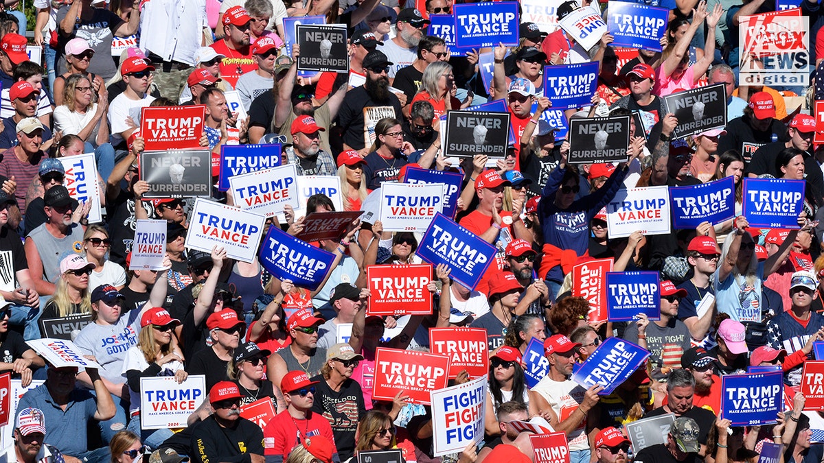 Trump rally crowd shot