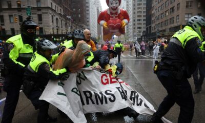 Anti-Israel protesters disrupt Macy's Thanksgiving Day Parade