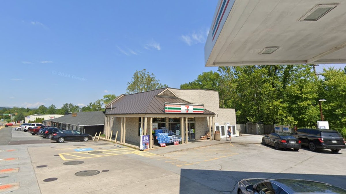 A 7-Eleven in Linden, Virginia