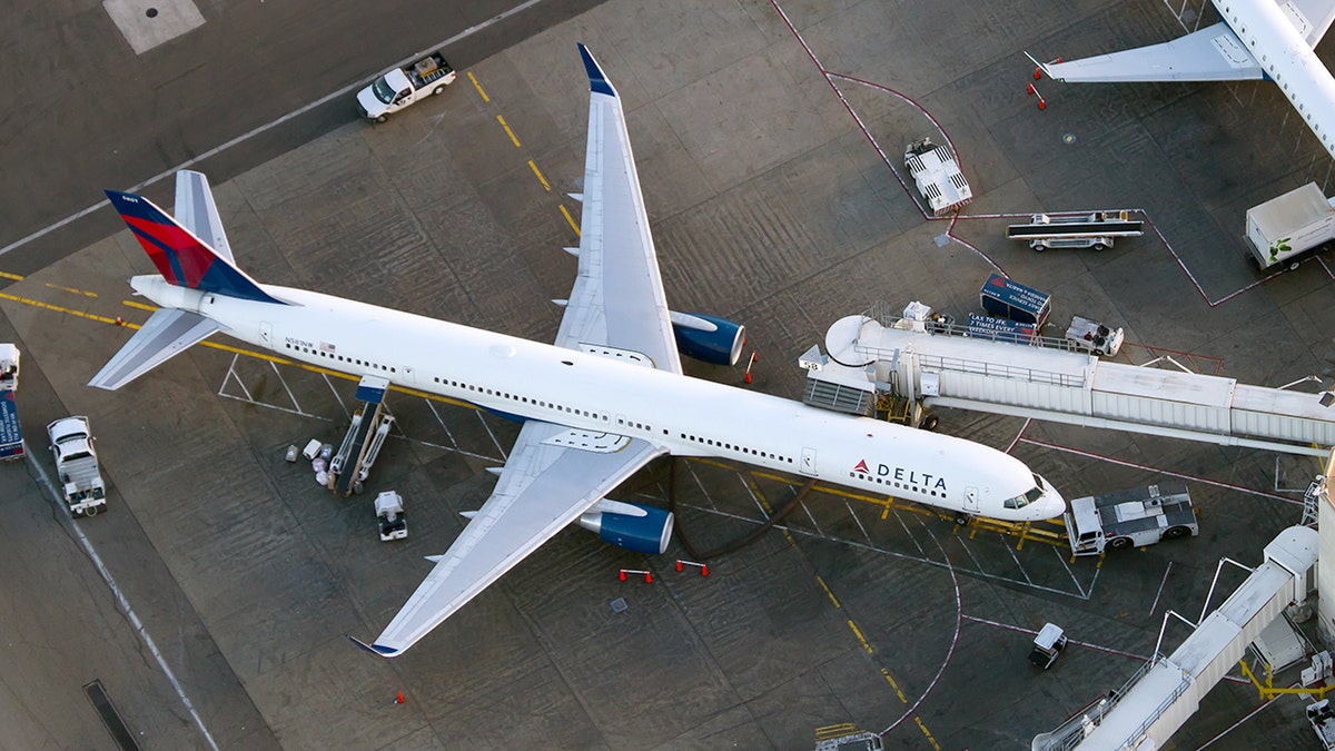 Delta Boeing 757-300 in 2015