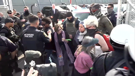 Agitators clash with police, arrests made as clergy members descend on Newark ICE facility