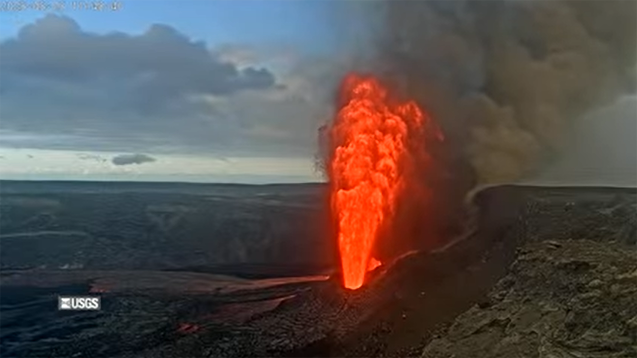 Hawaii's Kilauea Volcano erupts with 1,000-foot 'lava fountaining'