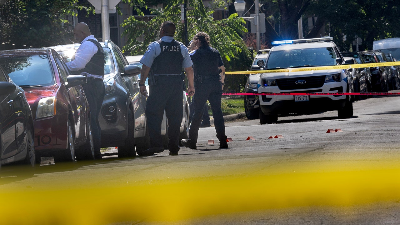 Chicago's bloody July Fourth weekend leaves 55 shot, 6 dead: report