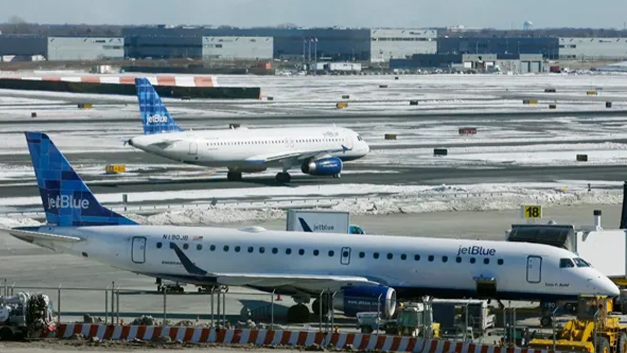 JetBlue flight makes emergency landing at Tampa Airport after sudden ‘drop in altitude’ injures passengers JetBlue flight makes emergency landing at Tampa Airport after sudden ‘drop in altitude’ injures passengers