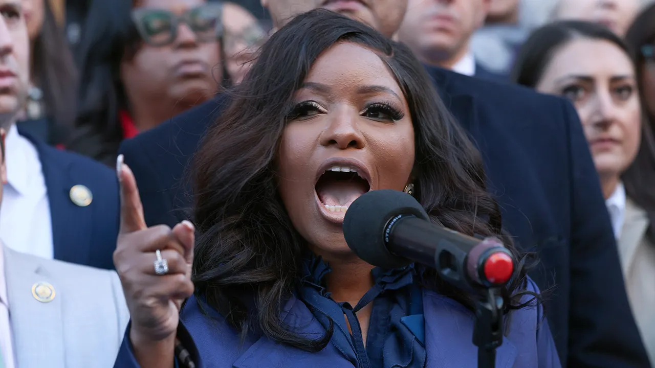 James Carville blasts Crockett for breaking ‘first rule of politics,’ focusing on herself more than voters