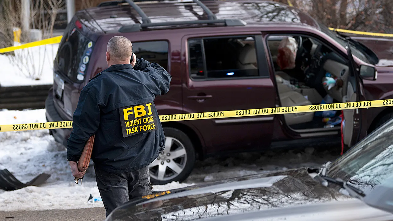 Dems who praised cop for killing J6 protester now condemn ICE for shooting MN agitator