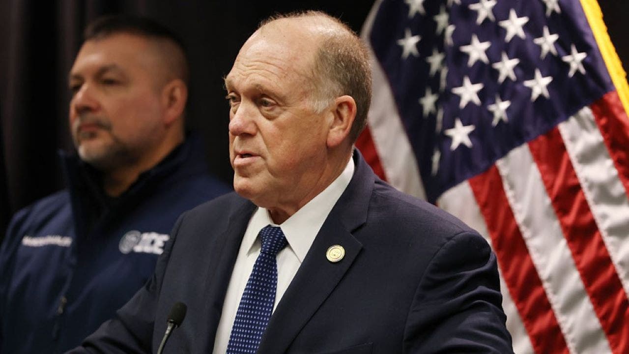 Border czar Tom Homan calls anti-ICE roadblocks in Minneapolis a ‘joke’ after police chief disbands them